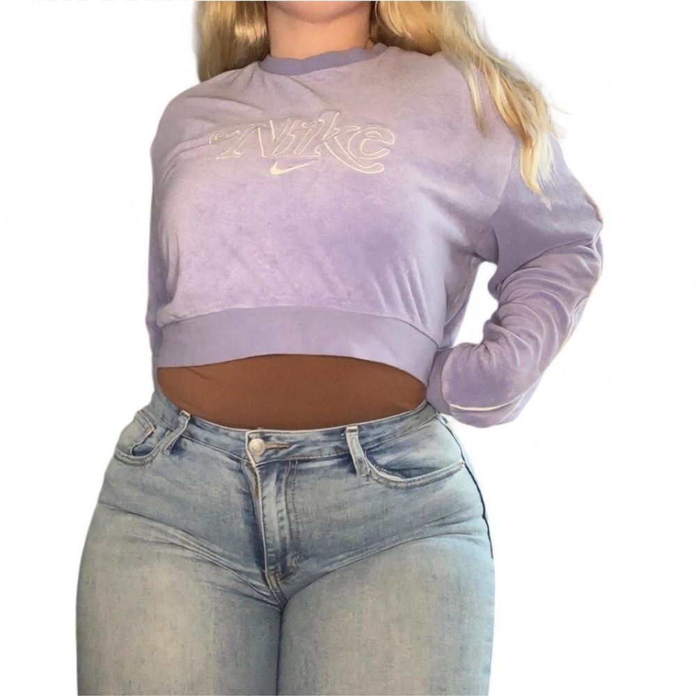 Nike Retro Femme Terry Cropped Crew Sweatshirt in the color Light Thistle Lilac